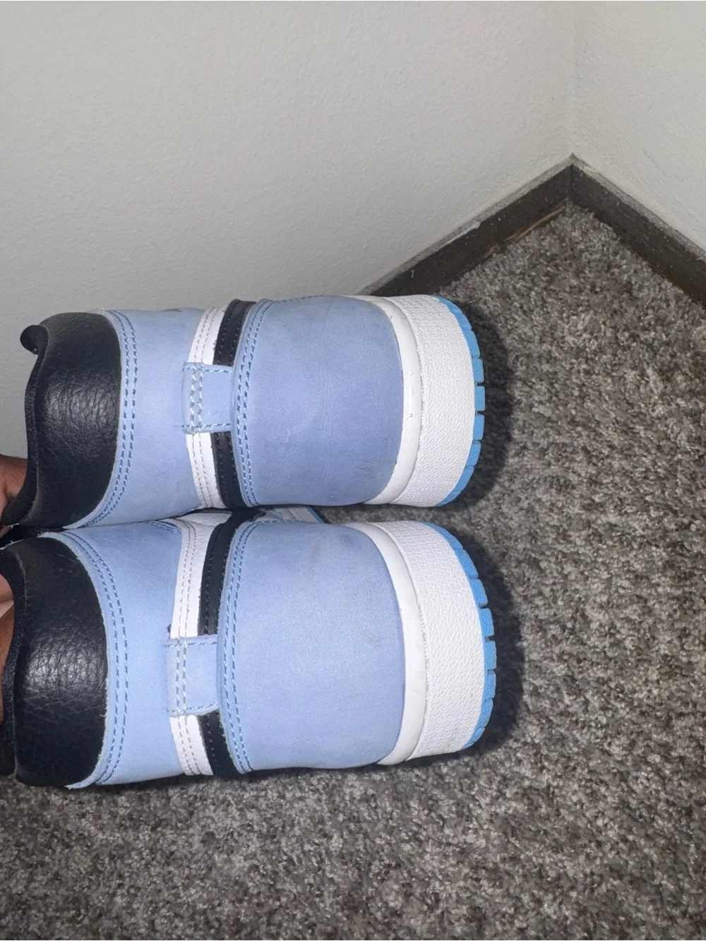 Air Jordan 1 High OG “University Blue” (UNC)